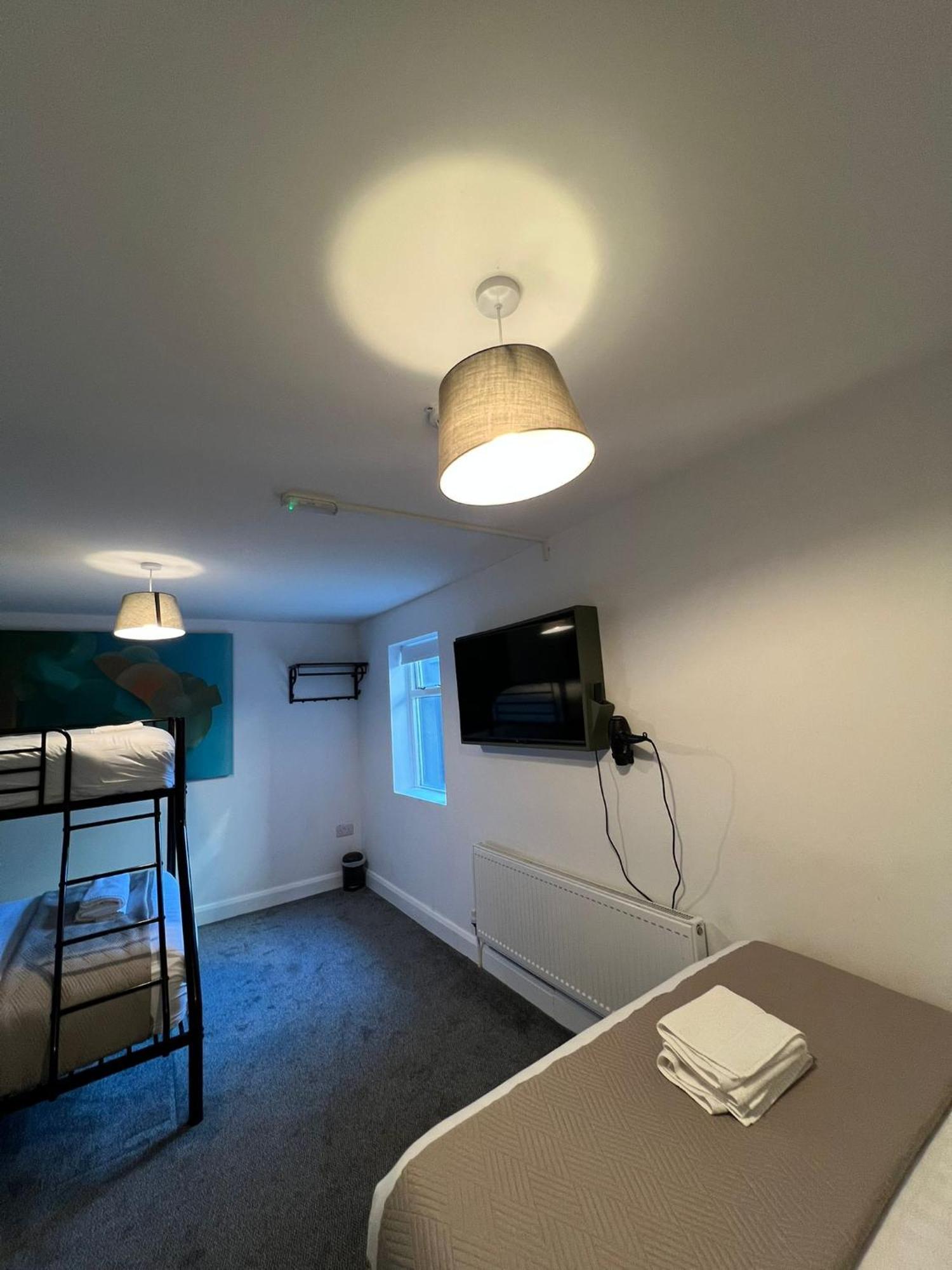 Mary Mullen'S Rooms Eyre Square. Galway Extérieur photo